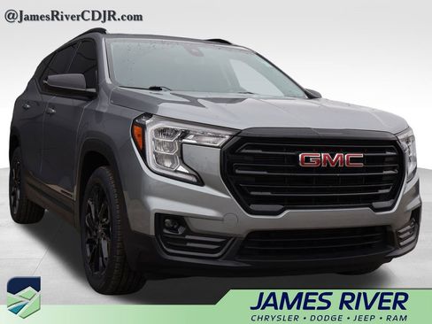 Used 2023 GMC Terrain SLT w/ Infotainment Package II image 6