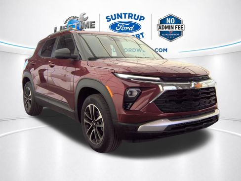 Used 2025 Chevrolet TrailBlazer LT AWD/4WD image 3