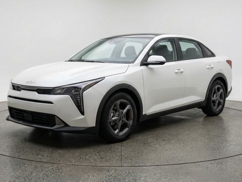 Used 2025 Kia K4 LXS image 3