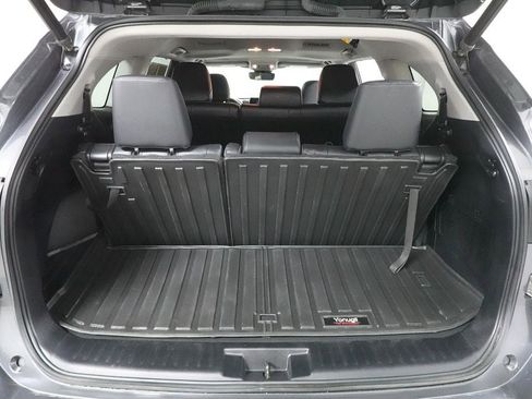 Used 2023 Toyota Highlander XLE AWD/4WD image 27