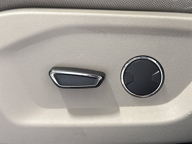 Used 2018 Ford Explorer FWD image 16