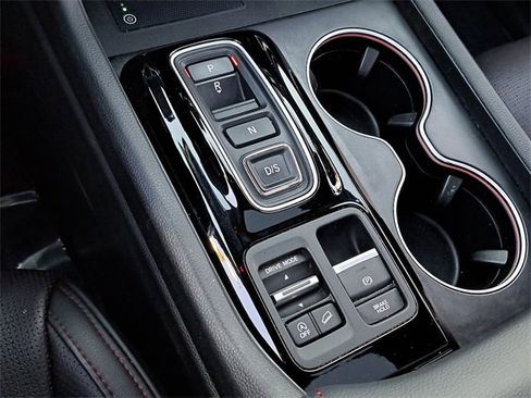 Certified 2025 Honda Pilot Black Edition image 31