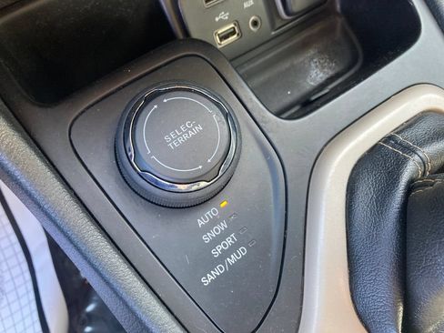 Used 2016 Jeep Cherokee Limited AWD/4WD image 40