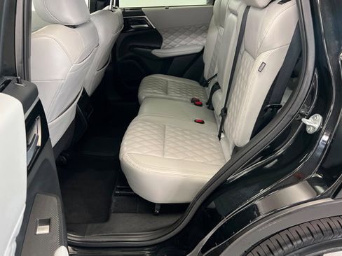 Used 2024 Mitsubishi Outlander 4WD Plug-In Hybrid image 21