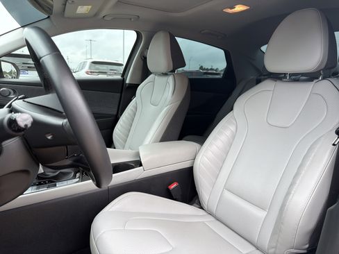 Used 2024 Hyundai Elantra Limited FWD image 5