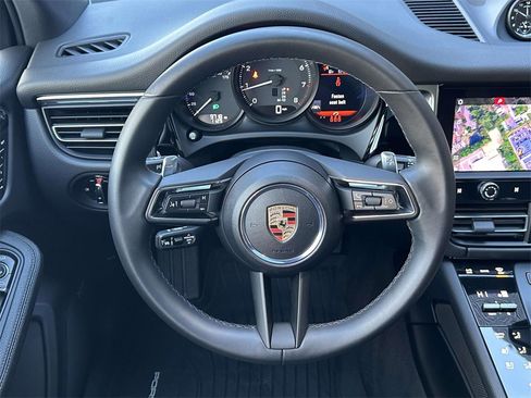 Used 2025 Porsche Macan image 15