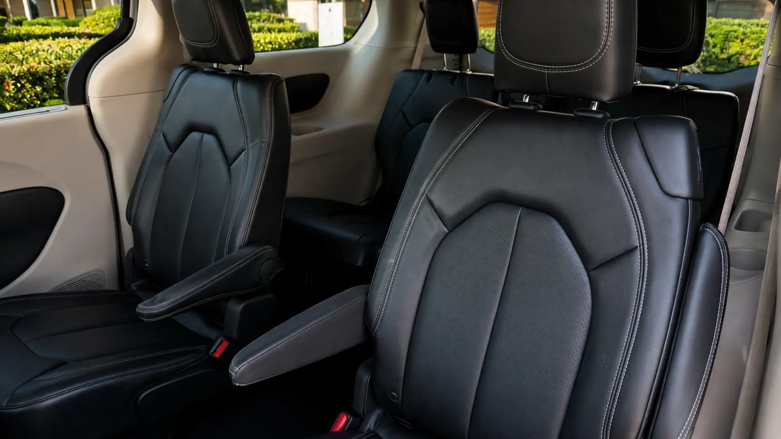 Used 2024 Chrysler Pacifica Touring-L FWD image 20