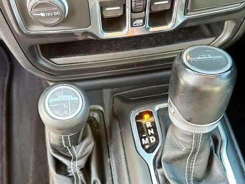 Used 2021 Jeep Gladiator Overland w/ Popular Equipment Package AWD/4WD image 18