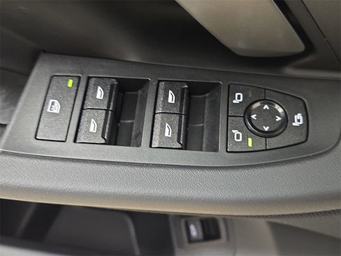 Used 2025 BMW 530i xDrive w/ Premium Package image 31