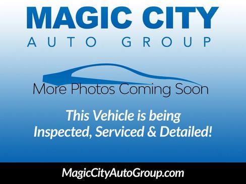 Used 2018 Ford Explorer XLT w/ Equipment Group 202A image 2