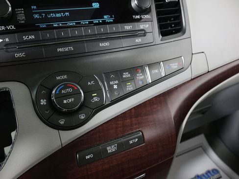 Used 2011 Toyota Sienna XLE FWD image 36