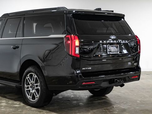 Used 2025 Ford Expedition Max Active AWD/4WD image 14