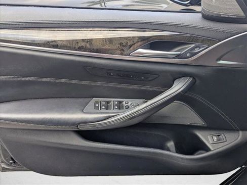 Used 2018 BMW M550i xDrive image 9