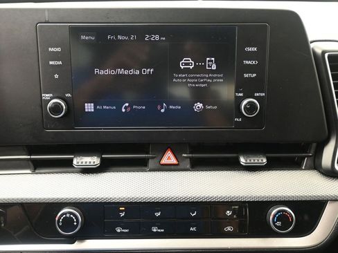 Used 2024 Kia Sportage LX image 11