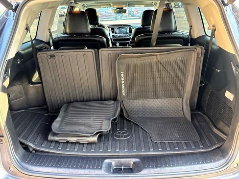 Used 2019 Toyota Highlander XLE image 36