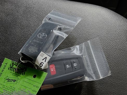 Used 2025 Toyota RAV4 XLE AWD/4WD image 37