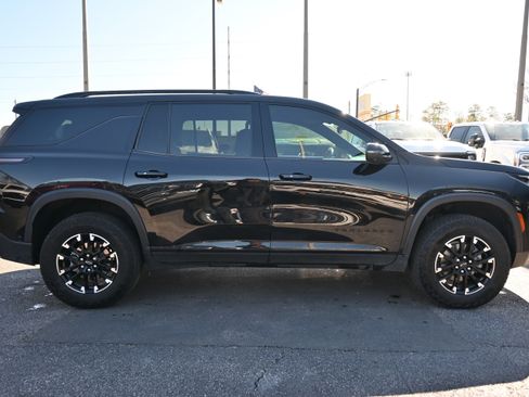 Used 2024 Chevrolet Traverse Z71 w/ Enhanced Driving Package AWD/4WD image 11