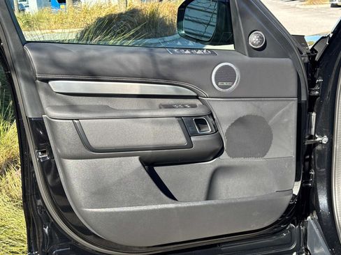 New 2025 Land Rover Discovery Dynamic SE image 17