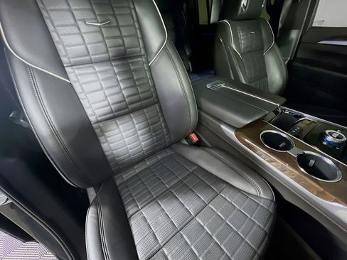 Used 2025 Cadillac Escalade ESV Sport Platinum w/ LPO, ONYX Package AWD/4WD image 33