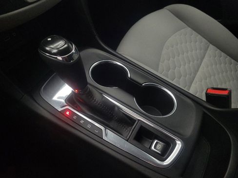 Used 2021 Chevrolet Equinox LS w/ LS Convenience Package image 26