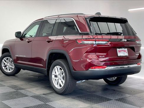 New 2025 Jeep Grand Cherokee 4WD image 2