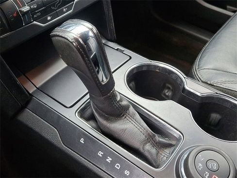 Used 2017 Ford Explorer XLT w/ Equipment Group 202A image 12