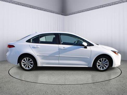 Used 2024 Toyota Corolla LE image 9