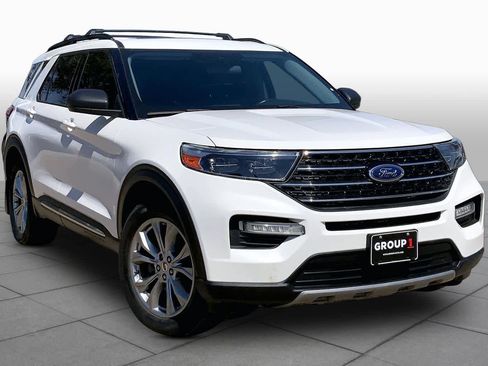 Certified 2021 Ford Explorer XLT w/ Equipment Group 202A AWD/4WD image 3
