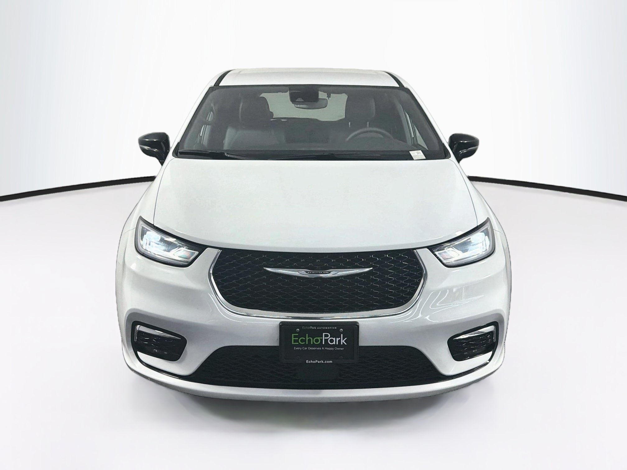 Used 2025 Chrysler Pacifica Select FWD image 2