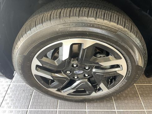 Used 2025 Subaru Forester Limited AWD/4WD image 5