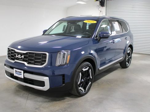 Used 2025 Kia Telluride S FWD image 4