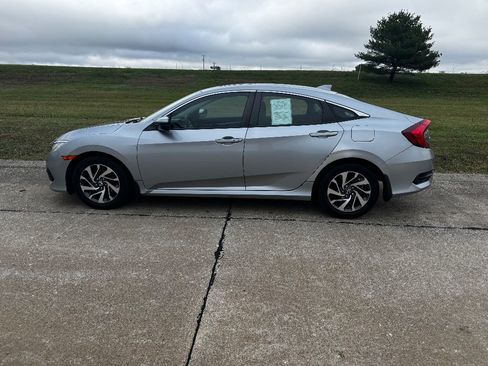 Used 2017 Honda Civic EX image 9