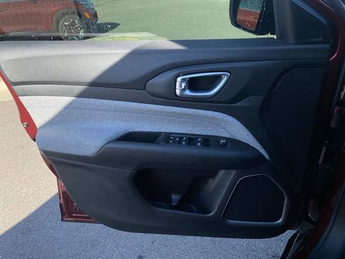 Used 2022 Jeep Compass Latitude image 18