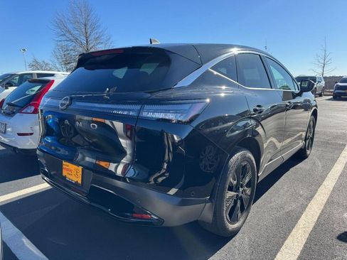 Used 2025 Nissan Murano SV image 2