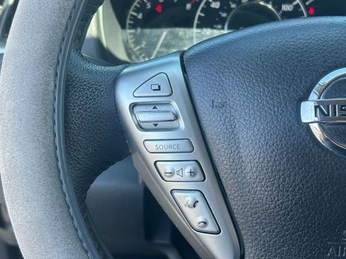 Used 2018 Nissan Versa Note SV FWD image 19