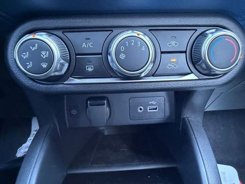 Used 2025 Nissan Versa SV w/ Trunk Package image 21