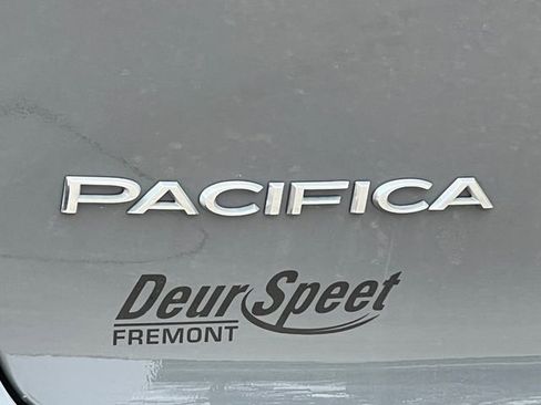Used 2023 Chrysler Pacifica Touring-L FWD image 50