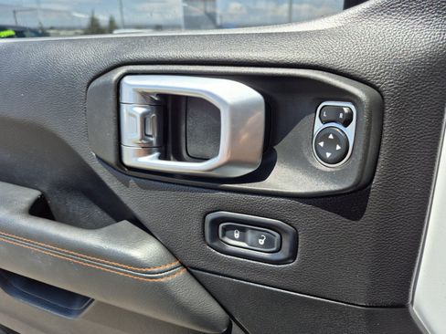 Used 2023 Jeep Gladiator Mojave AWD/4WD image 13