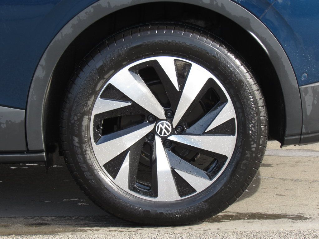 Used 2023 Volkswagen ID.4 Pro AWD/4WD image 29