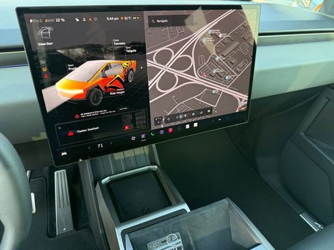 Used 2025 Tesla Cybertruck AWD Crew Cab image 19