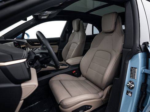 New 2026 Porsche Macan 4S Electric image 5