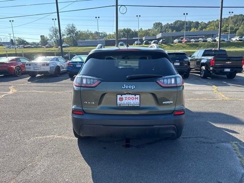 Used 2019 Jeep Cherokee Latitude Plus w/ Cold Weather Group AWD/4WD image 7