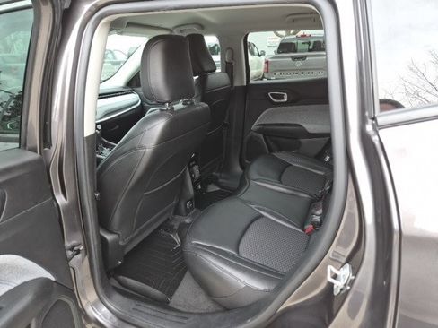 Used 2022 Jeep Compass Latitude image 14