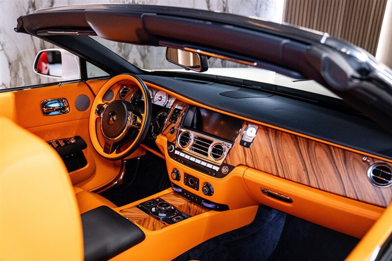 Used 2021 Rolls-Royce Dawn RWD image 13