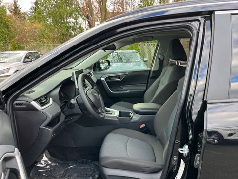 Used 2025 Toyota RAV4 XLE image 27