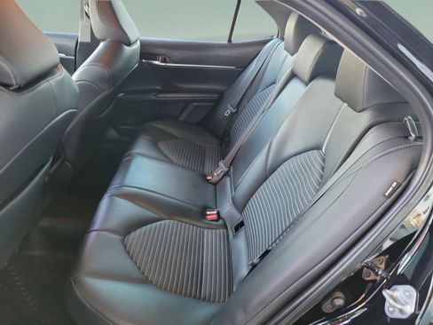 Used 2022 Toyota Camry SE image 10