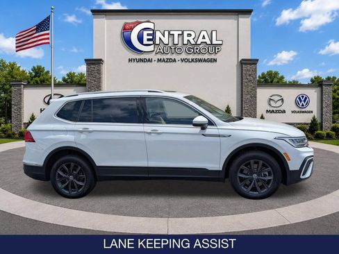 Used 2022 Volkswagen Tiguan SE w/ Panoramic Sunroof Package AWD/4WD image 9