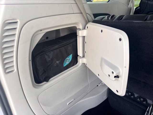 Used 2024 Chrysler Pacifica Limited FWD image 28
