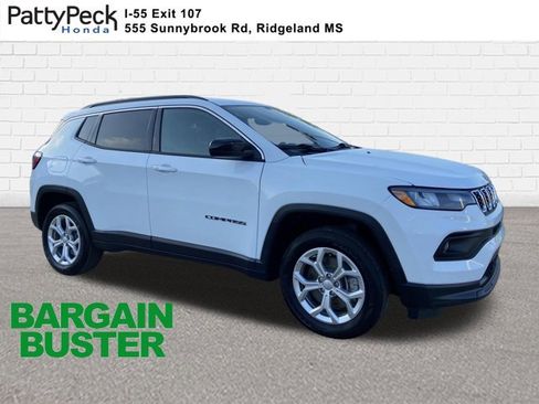 Used 2024 Jeep Compass Latitude image 1