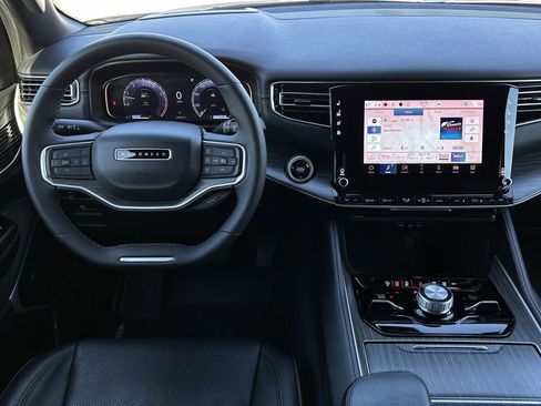 Used 2024 Jeep Wagoneer Series III image 11